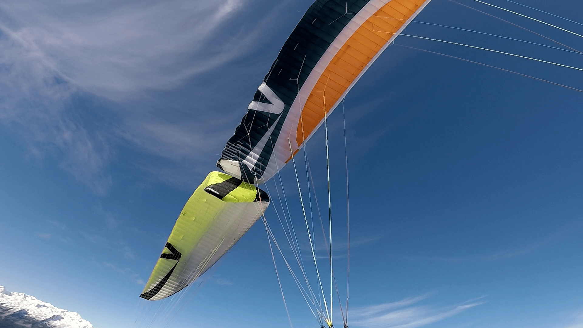Paragliding kiss Skywalk